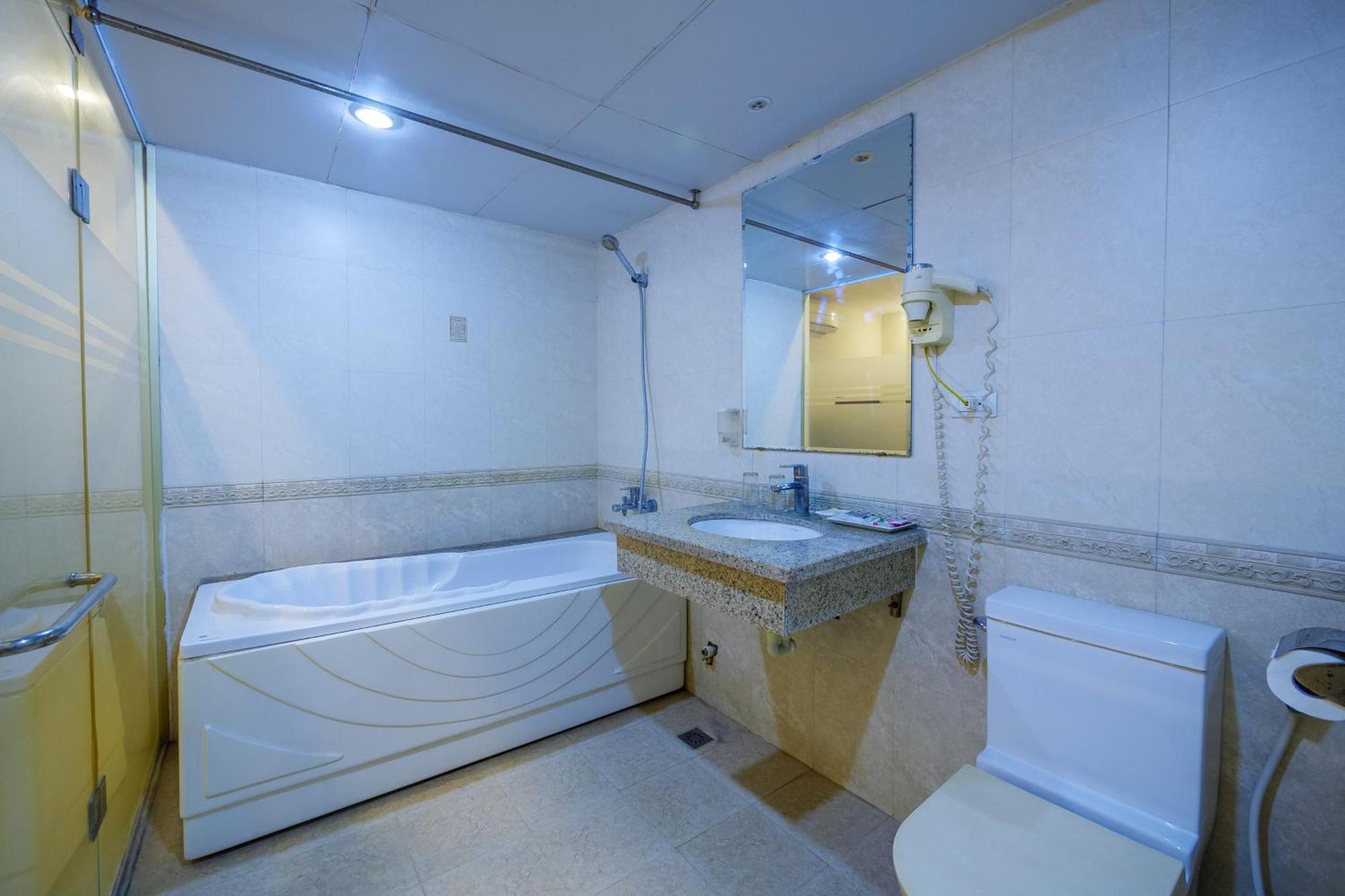 Ngan Ha Hotel Long Bien Hanoi Exterior foto