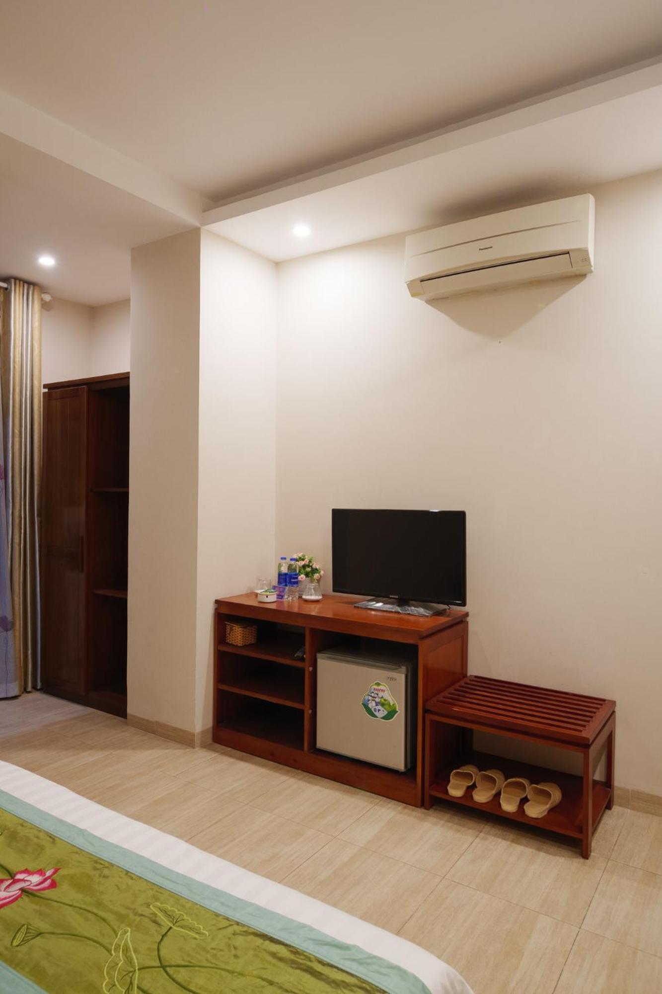 Ngan Ha Hotel Long Bien Hanoi Exterior foto