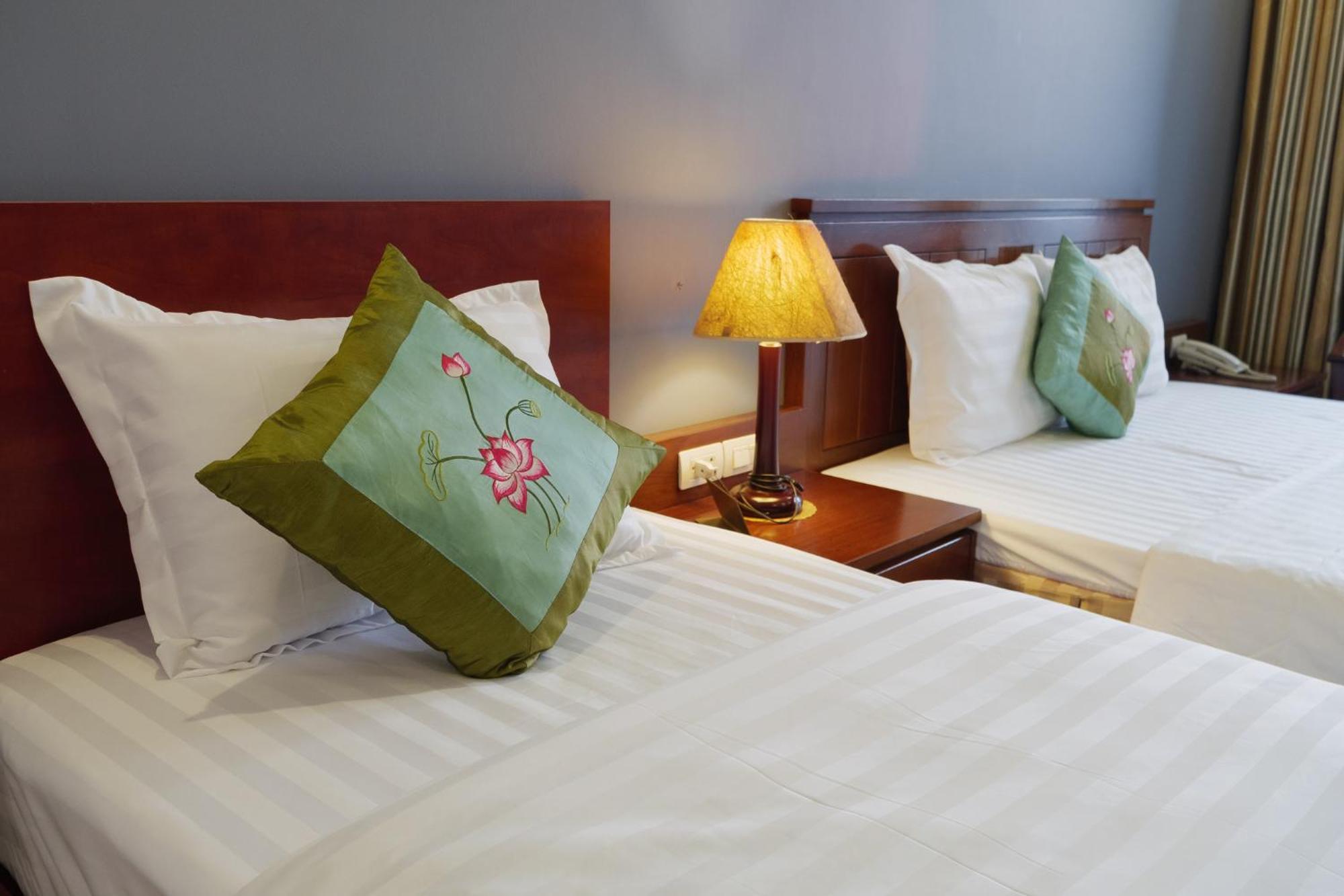 Ngan Ha Hotel Long Bien Hanoi Exterior foto