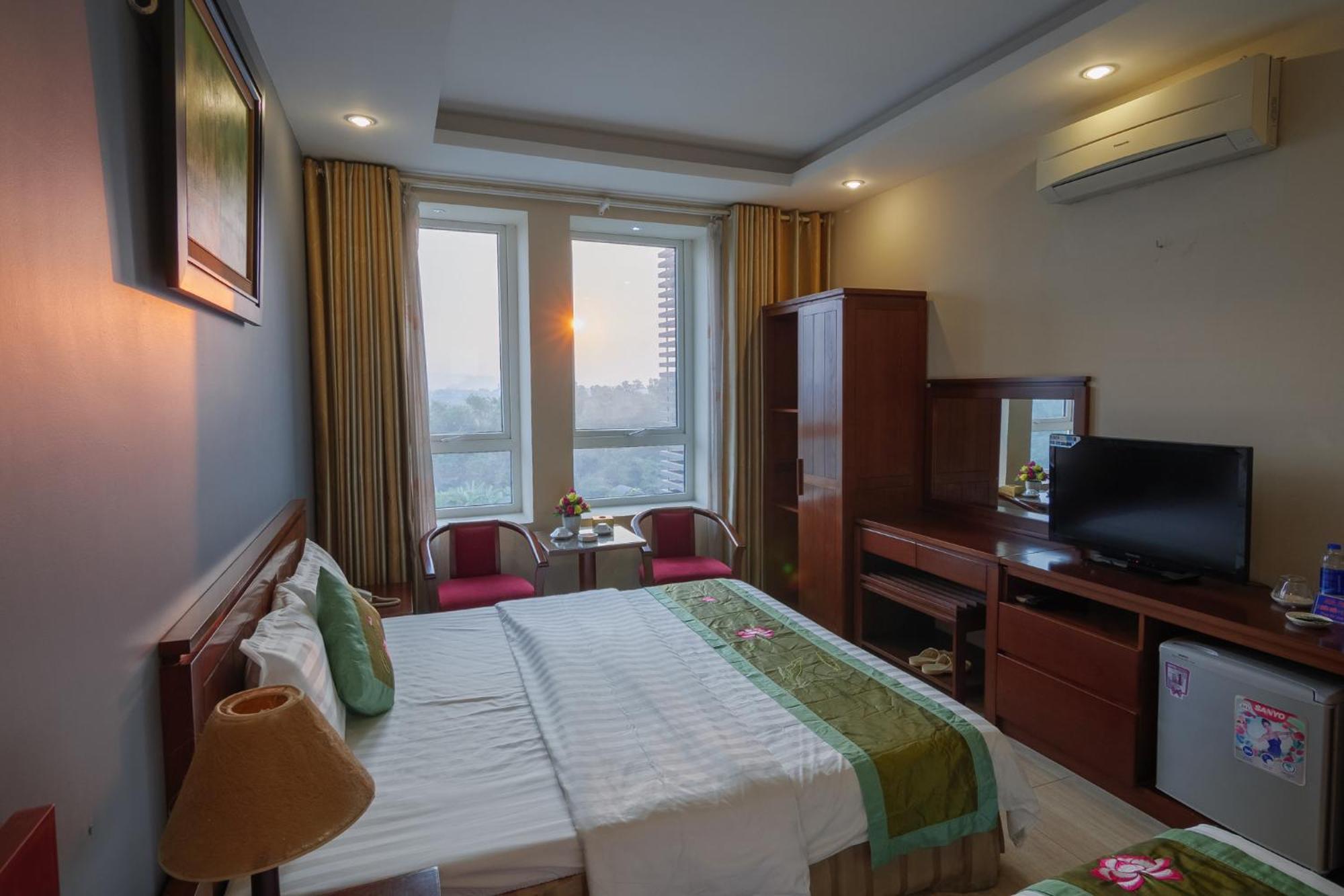 Ngan Ha Hotel Long Bien Hanoi Exterior foto