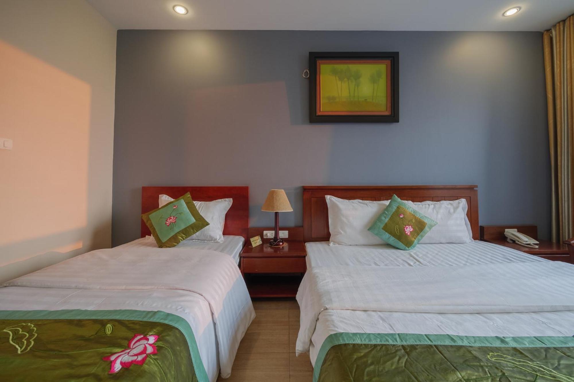 Ngan Ha Hotel Long Bien Hanoi Exterior foto