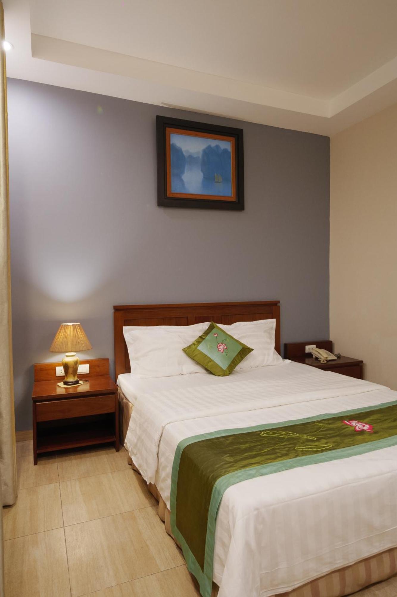 Ngan Ha Hotel Long Bien Hanoi Exterior foto